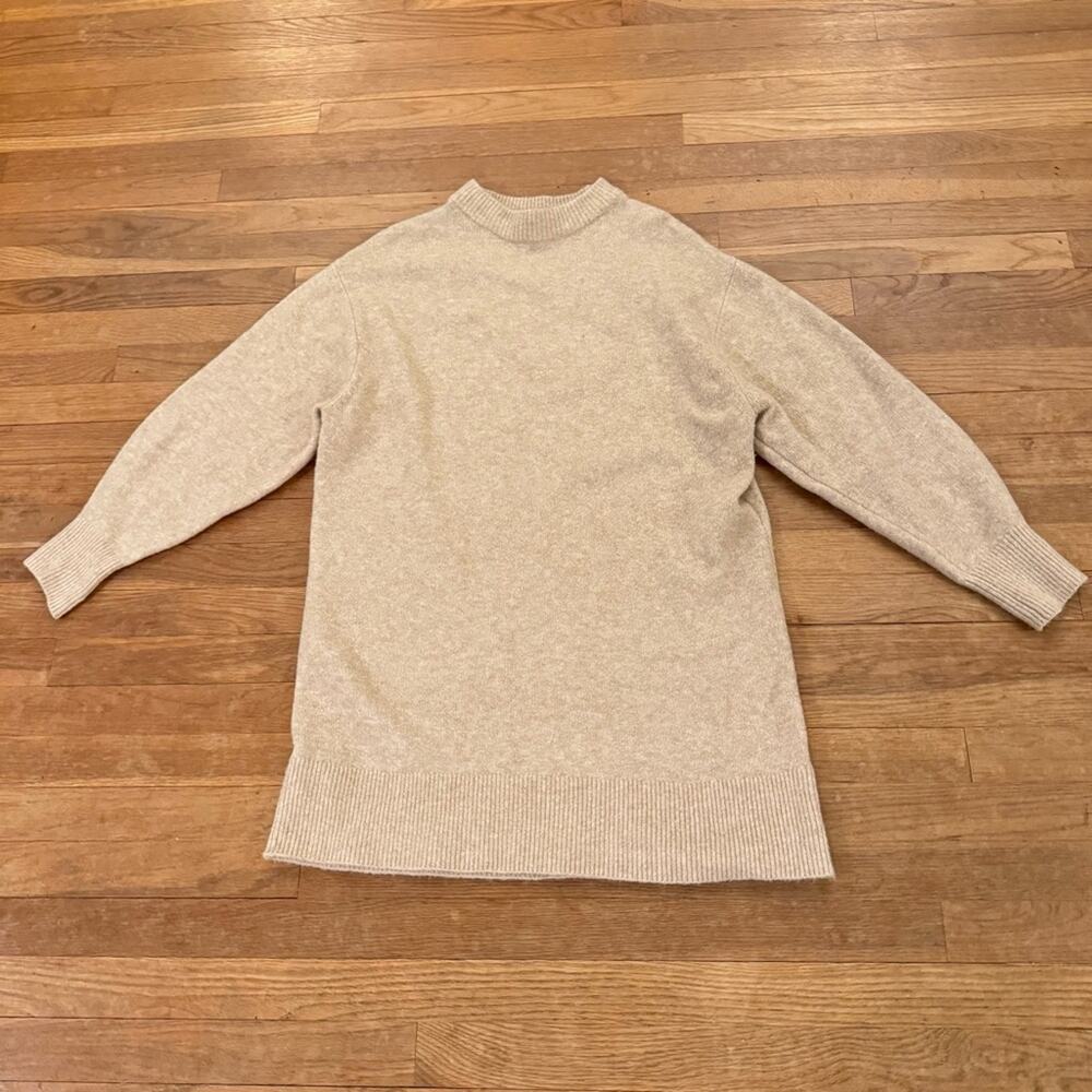 H&M cream wool blend crewneck oversize sweater size small S
b17